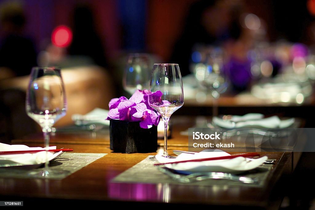 Élégante table à manger - Photo de Aliment libre de droits