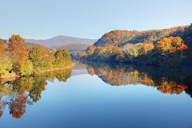 istock Blue Ridge Mountains in Autumn 171282296