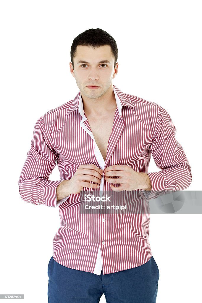 Junger Mann seine Hemd mit Knöpfen - Lizenzfrei Dating Stock-Foto