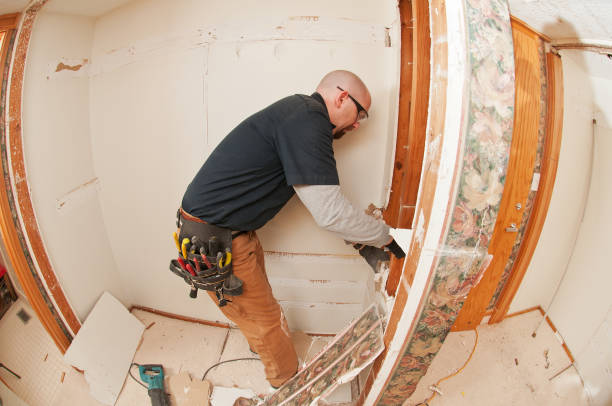 istock Tearing out bathroom sheetrock 171283056