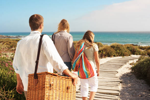 istock Strolling down to the sand for a picnic 171283642