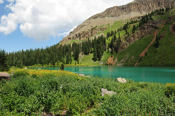 синее озеро, штат колорадо - continental divide trail стоковые фото и изображения