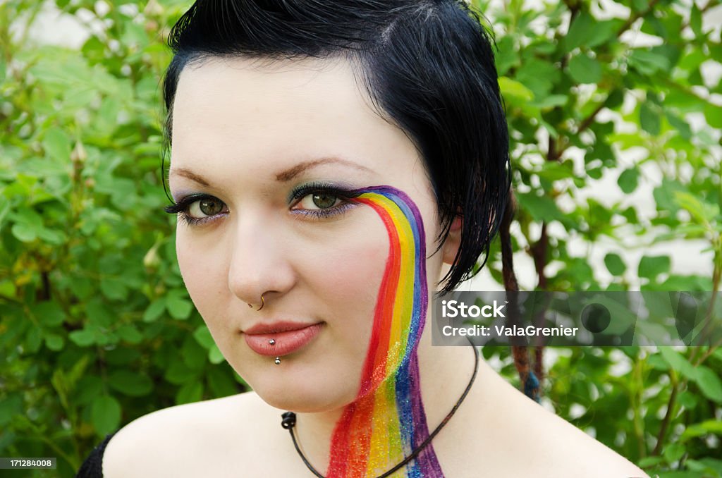 젊은 여자의 레인보우 메이크업 가든. - 로열티 프리 Pride - LGBTQI Event 스톡 사진