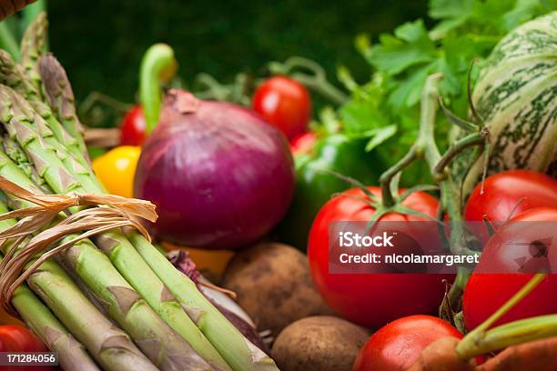 Frisches Gemüse Stockfoto und mehr Bilder von Gemüsegarten - Gemüsegarten, Bauernmarkt, Bund