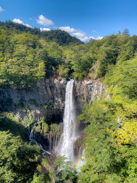 kegon falls con l'arcobaleno - water beauty in nature waterfall nikko foto e immagini stock