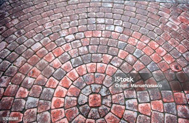 Photo libre de droit de Rouge Cobblestones banque d'images et plus d'images libres de droit de Cercle - Cercle, Helsinki, Capitales internationales