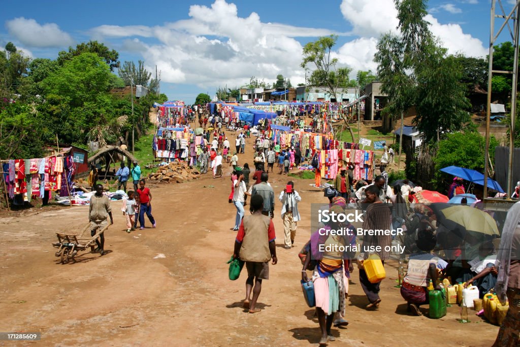 Persone al mercato all'aperto - Foto stock royalty-free di Africa