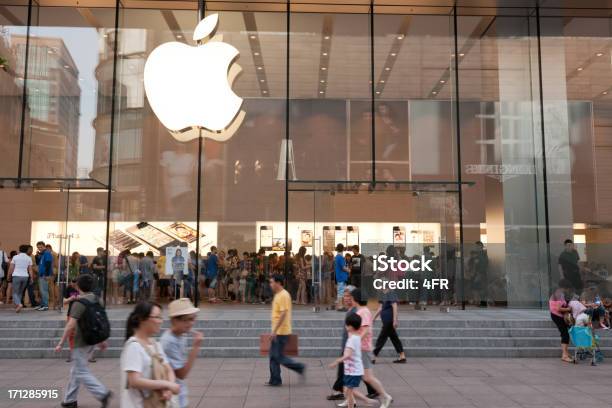 Moderno Apple Store A Shanghai Cina - Fotografie stock e altre immagini di Affari - Affari, Affari finanza e industria, Affollato