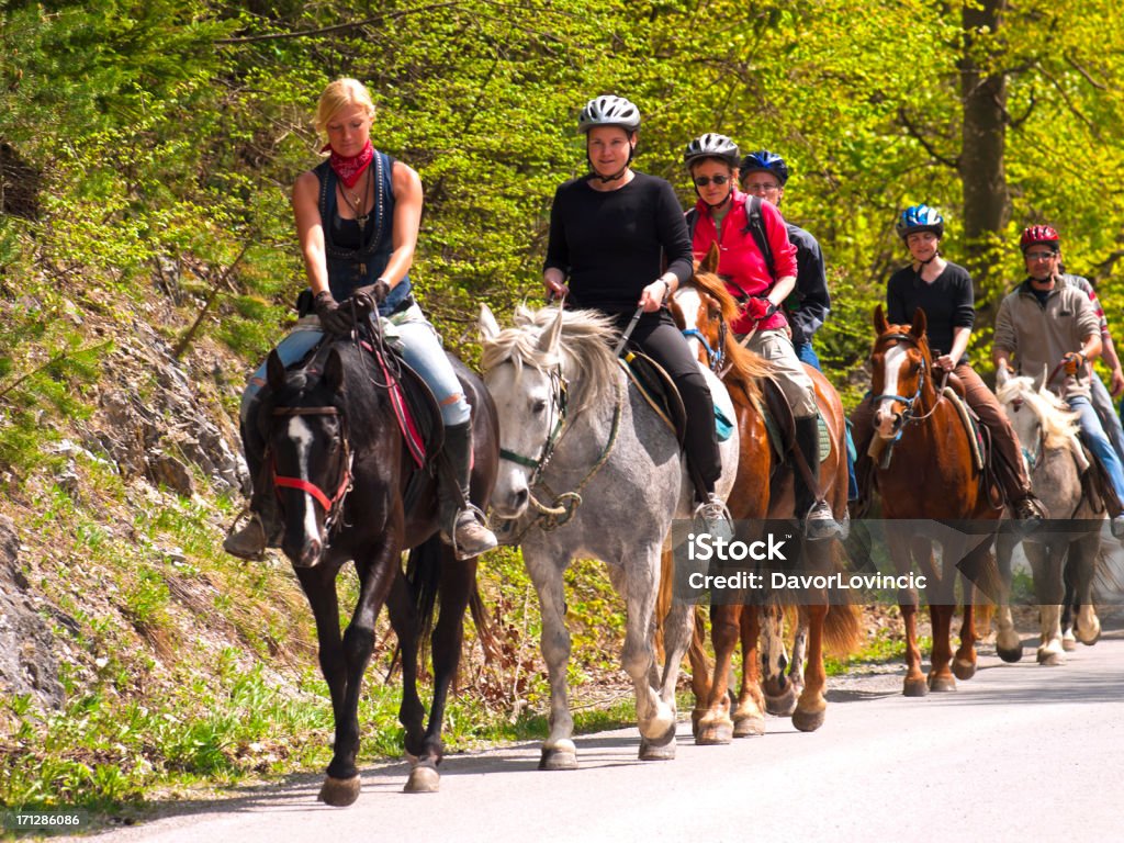 Montare su strada - Foto stock royalty-free di Adulto