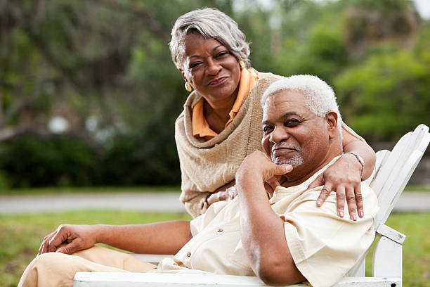 senior afrikanische amerikanische paar - senior adult retirement mature adult couple stock-fotos und bilder