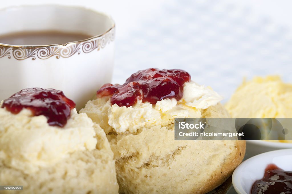 Englischem Cream Tea - Lizenzfrei Blätterteigbrötchen Stock-Foto