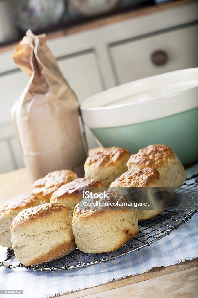 Bolinhos assados na hora - Foto de stock de Scone royalty-free