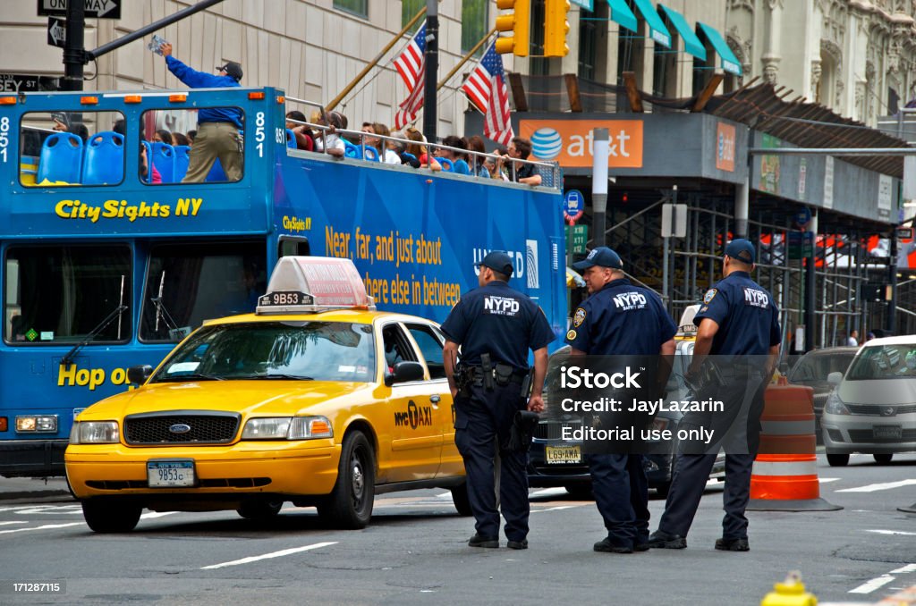 NYPD Offiziere auf der Terror Fahrzeug-checkpoint, Lower Manhattan, NYC - Lizenzfrei New York City Police Department Stock-Foto