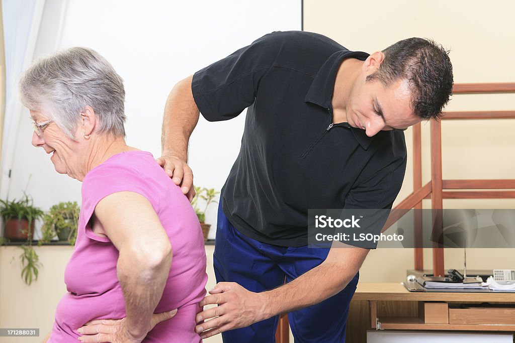 Physiotherapie-überprüfen - Lizenzfrei 60-69 Jahre Stock-Foto