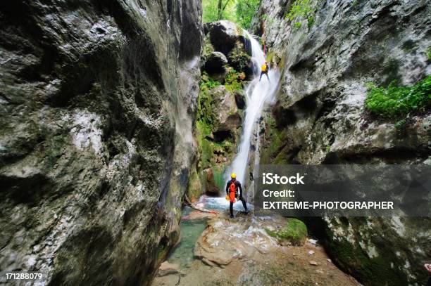 Il Lavoro Di Squadra - Fotografie stock e altre immagini di Acqua - Acqua, Alpinismo, Ambientazione esterna