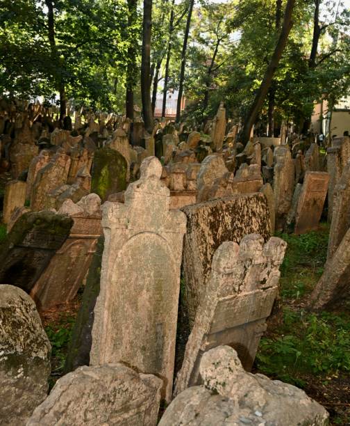 istock Jewish cemetery in Prague 1712884885