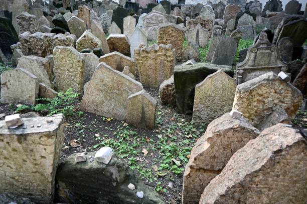 istock Jewish cemetery in Prague 1712885993