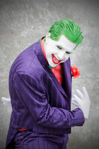 joker de batman - maquillaje para cosplay de anime fotografías e imágenes de stock