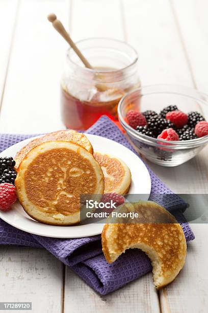 Desayuno Imágenes Fijas Panqueques Foto de stock y más banco de imágenes de Crep - Crep, Alimento, Alimentos con una mordida