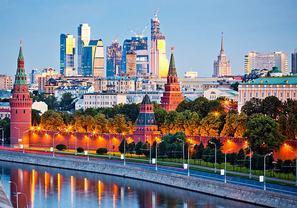 クレムリン、モスクワ川沿いの壁早朝 - モスクワ市 ストックフォトと画像