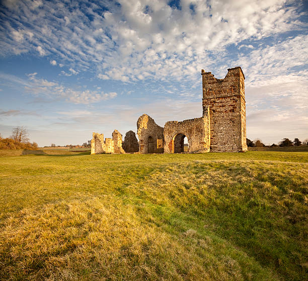 разрушенный церковь на закате - knowlton church стоковые фото и изображения