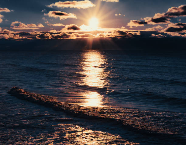 istock Sunset above the sea 1712906954