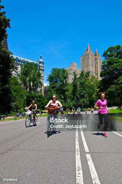 Bicyclists 선반레일 Central Park New York City 건강한 생활방식에 대한 스톡 사진 및 기타 이미지 - 건강한 생활방식, 공원, 광각