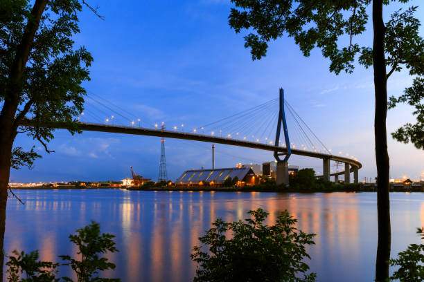 istock Koehlbrandbruecke, Hamburg, harbour bridge 171290961