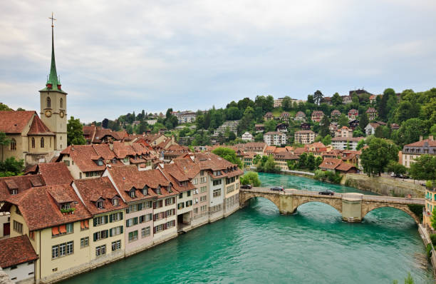 bern - bridge people berne river foto e immagini stock