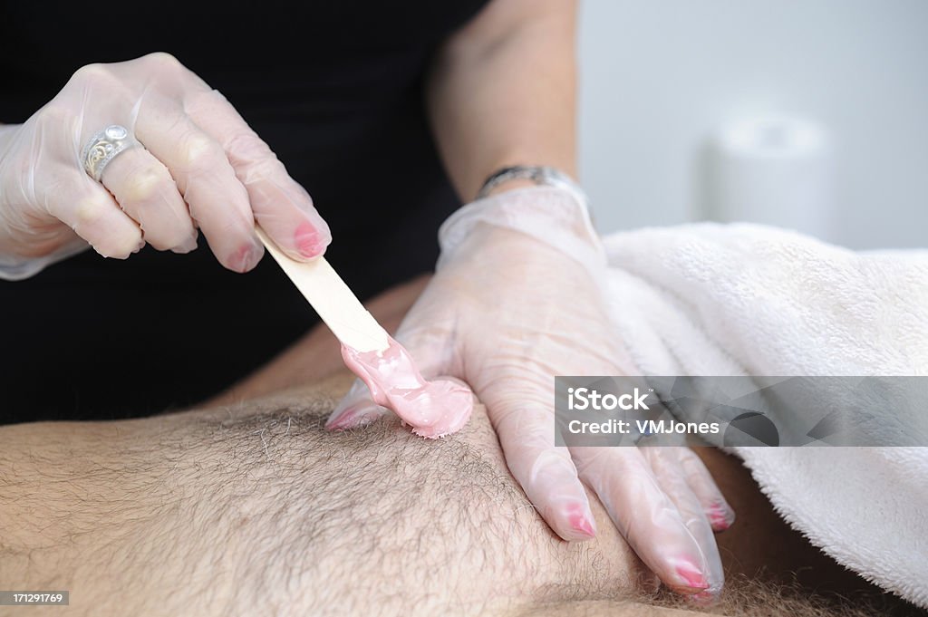 Depilación con cera macho cabello púbico - Foto de stock de Depilación con cera libre de derechos