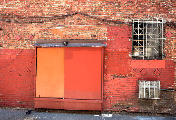 istock Red and Orange Alley 171291885