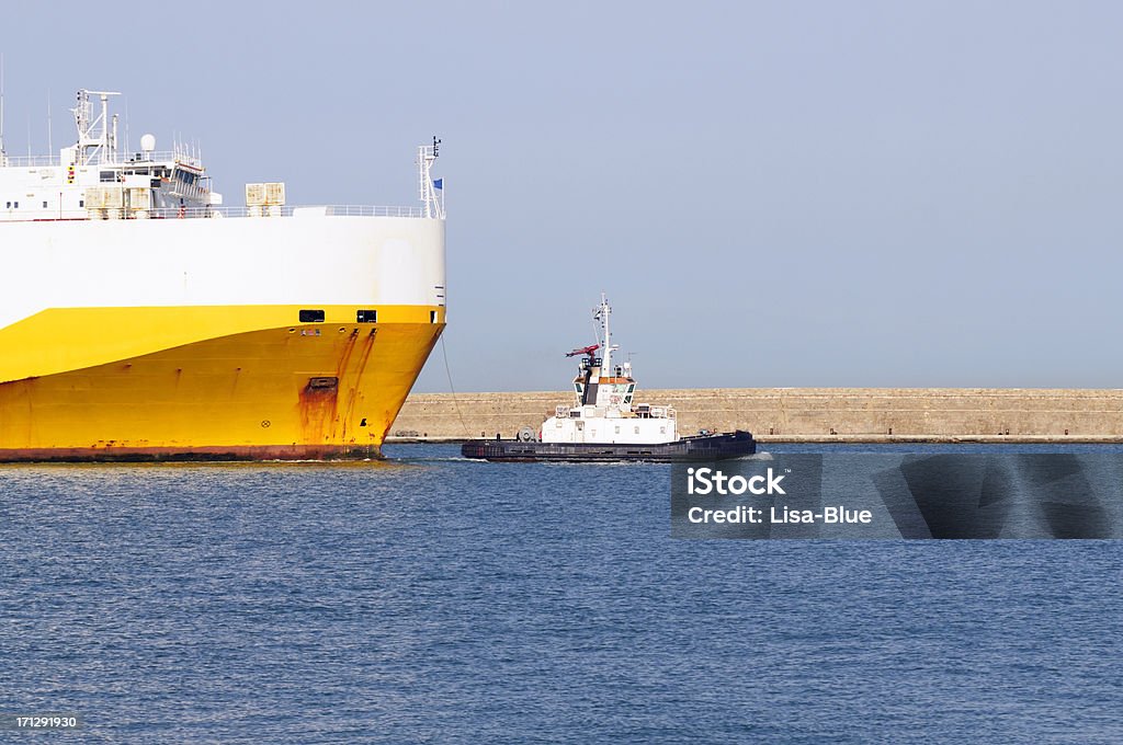 Navio de carga e rebocador - Foto de stock de Empurrar royalty-free