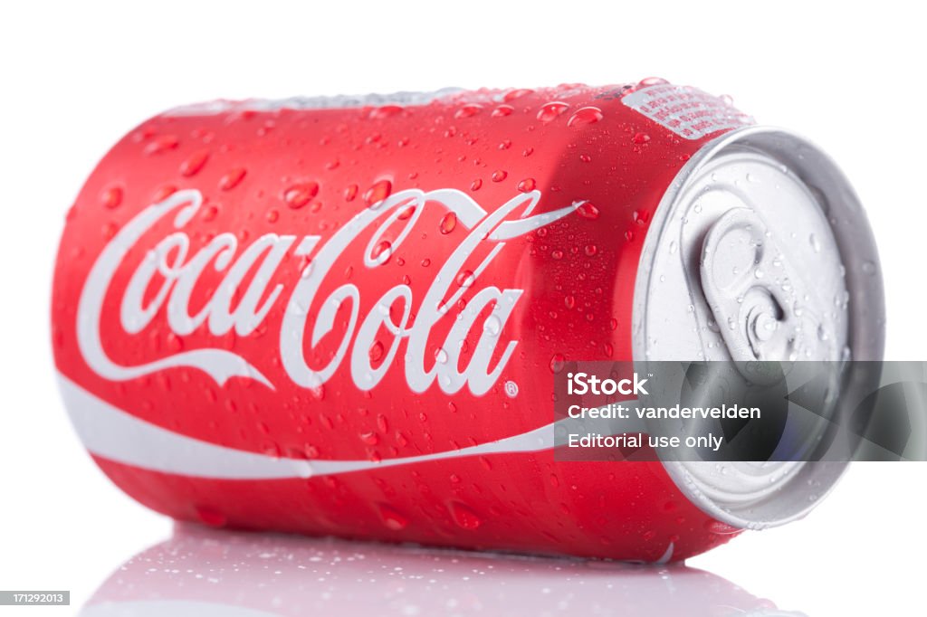Coca-Cola può direttamente dal frigorifero - Foto stock royalty-free di Cola