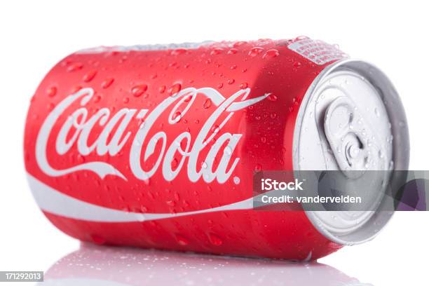 Cocacola Può Direttamente Dal Frigorifero - Fotografie stock e altre immagini di Cola - Cola, Scontornabile, Apertura ad anello