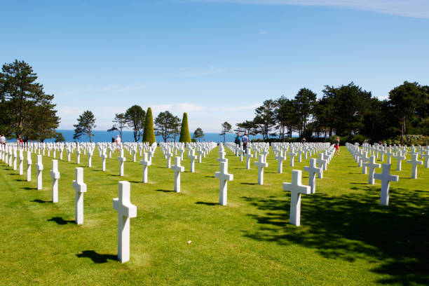 cimetière militaire américain à ohama beach, normandie, france - hms juno photos et images de collection