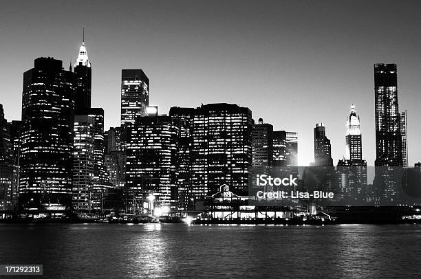 New York City Skyline Bei Sonnenuntergang Stockfoto und mehr Bilder von New York City - New York City, Stadtsilhouette, Schwarzweiß-Bild