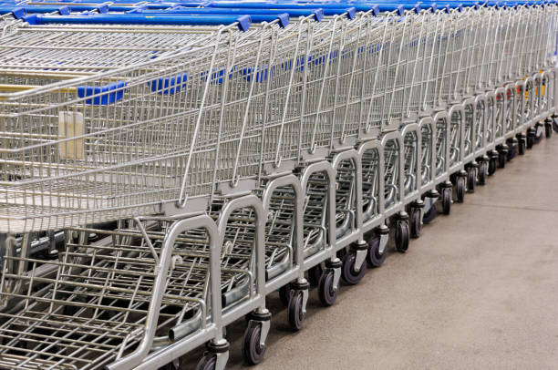 istock Shopping cart background 1712924194
