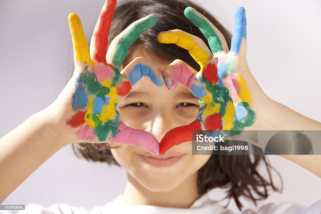 Mains de peinture de cœur - Photo de Enfant libre de droits