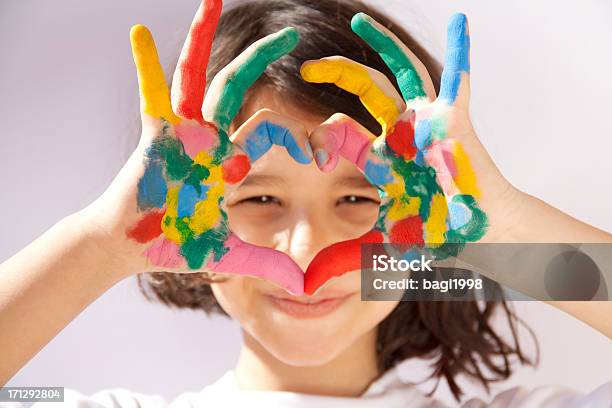 Znak Serca Malowane Ręce - zdjęcia stockowe i więcej obrazów Dziecko - Dziecko, Malować, Serce - Symbol idei