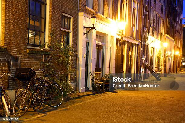 Amsterdam Notte - Fotografie stock e altre immagini di Notte - Notte, Villetta a schiera - Casa, Acciottolato