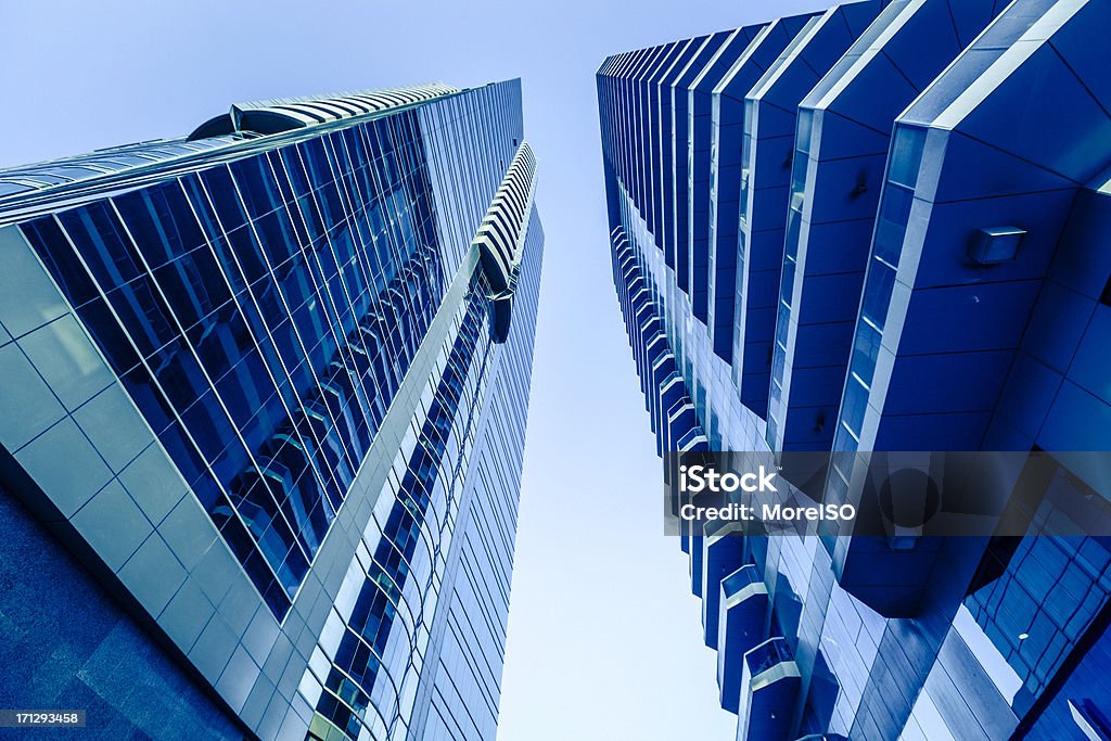 Edifici grattacielo del centro finanziario di Dubai - Foto stock royalty-free di Architettura