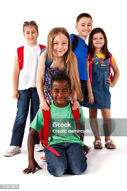 Foto de Feliz Grupo De Crianças Da Escola De Multiétnico e mais fotos de stock de Grupo Multiétnico - Grupo Multiétnico, Criança, Criança de Escola