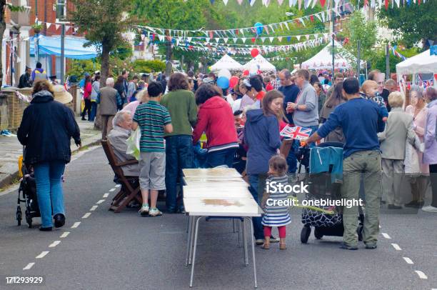 Photo libre de droit de Jubileo De Diamante De La Reina Fiesta Callejera London banque d'images et plus d'images libres de droit de Fête de rue