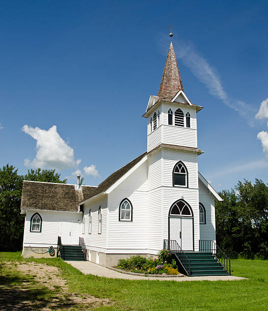 przywrócona biały kościół kraju - steeple outdoors vertical alberta zdjęcia i obrazy z banku zdjęć