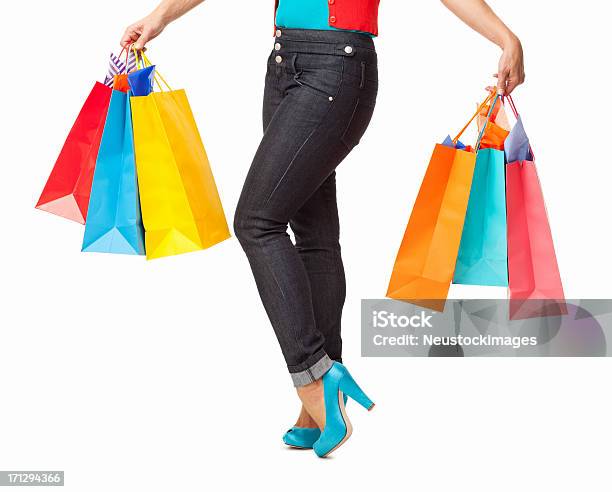 Mulher Segurando Compras Sacos Coloridosisolada - Fotografias de stock e mais imagens de Colorido - Colorido, Fundo Branco, Saco de Compras