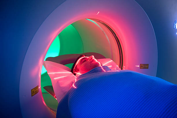 医療スキャンする受信 - medical equipment mri scanner mri scan hospital ストックフォトと画像