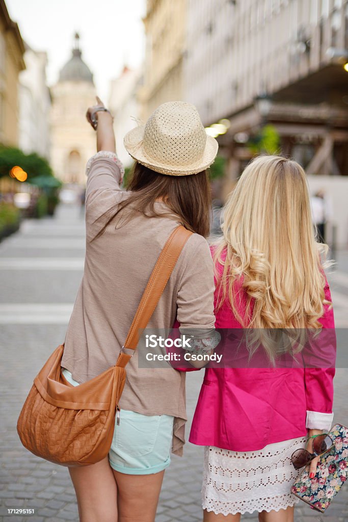 Junge Schöne Frauen sightseeing - Lizenzfrei Attraktive Frau Stock-Foto