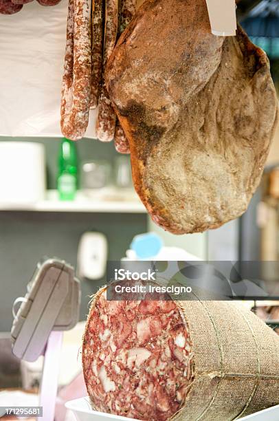 Salsicce In Vendita - Fotografie stock e altre immagini di Affari - Affari, Carne, Cibi e bevande