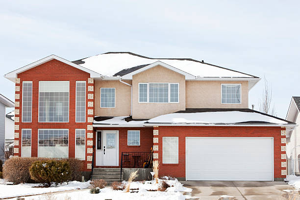 una casa de la familia de dos pisos - alberta medicine hat canada day fotografías e imágenes de stock