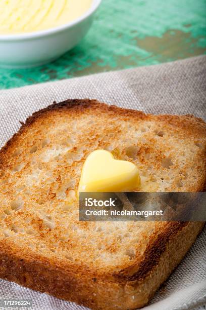 Herzförmiger Butter Auf Toast Stockfoto und mehr Bilder von Butter - Butter, Toastbrot, Herzform